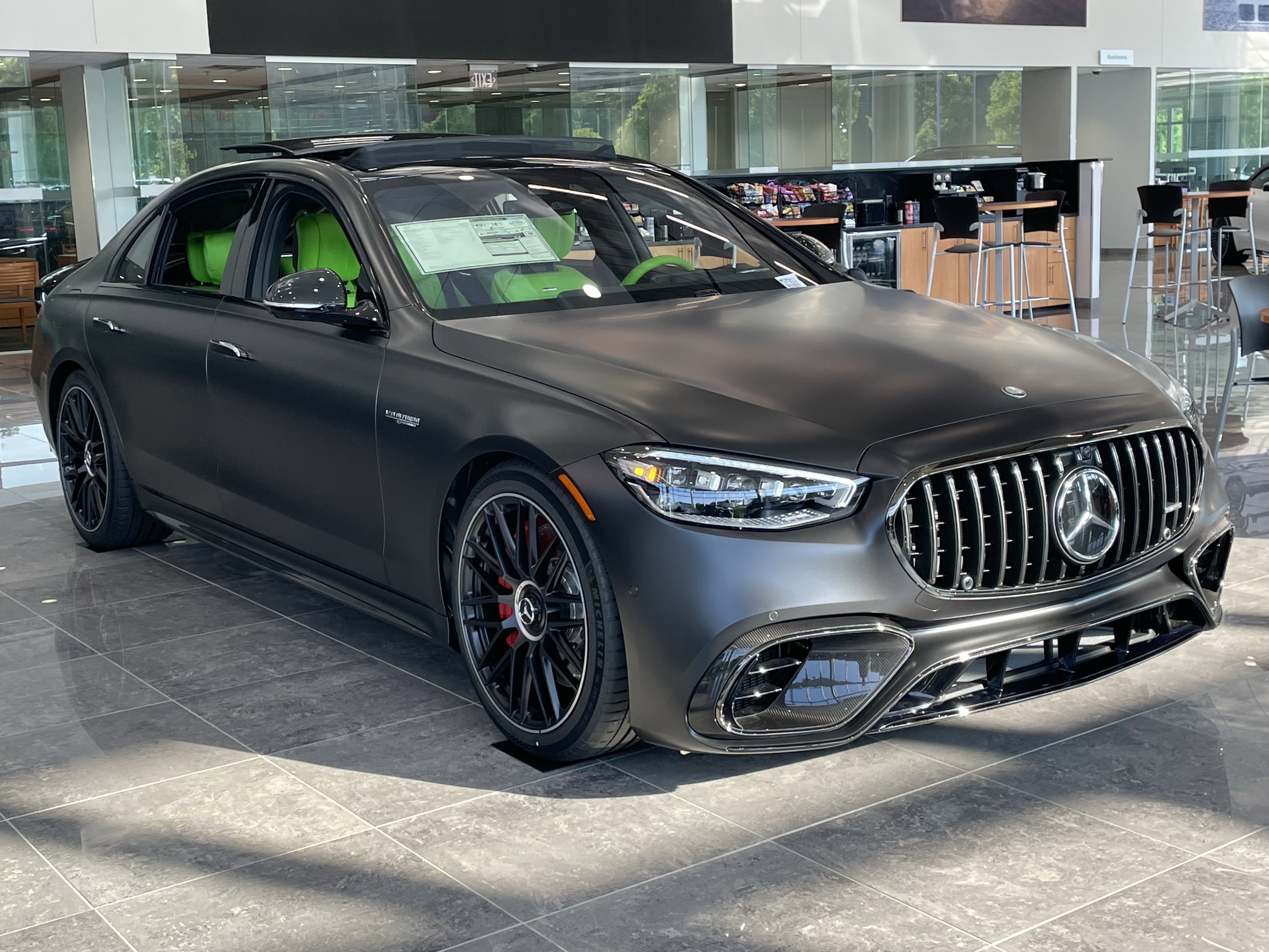 New 2026 MANUFAKTUR Graphite Grey Magno Mercedes-Benz AMG® S 63 E 4MATIC® Sedan image 4