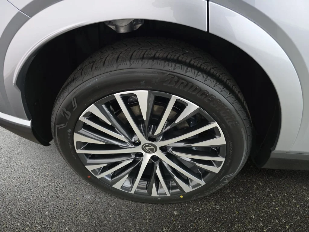 New 2026 Iridium Lexus PREMIUM PLUS image 29