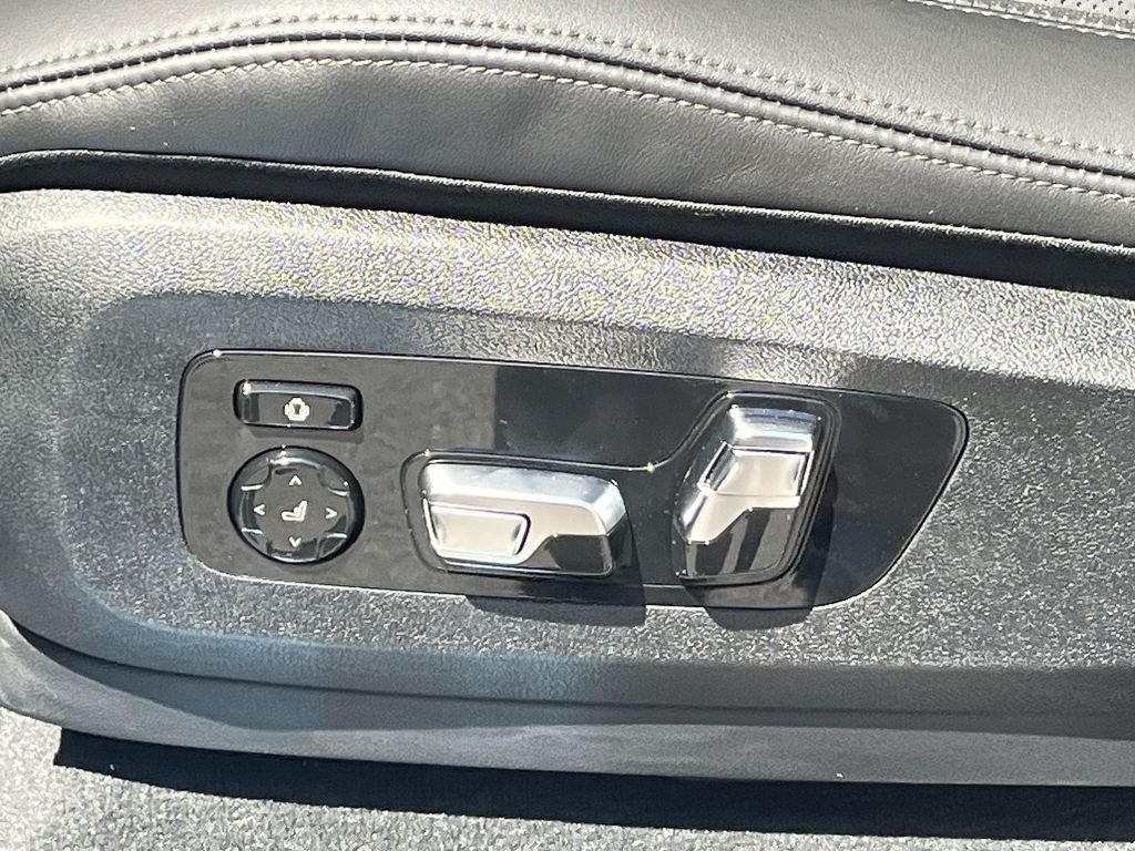 Used 2027 Blue BMW xDrive40i image 12