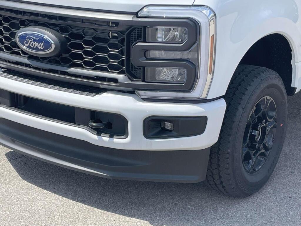 New 2026 Oxford White Ford XL image 13