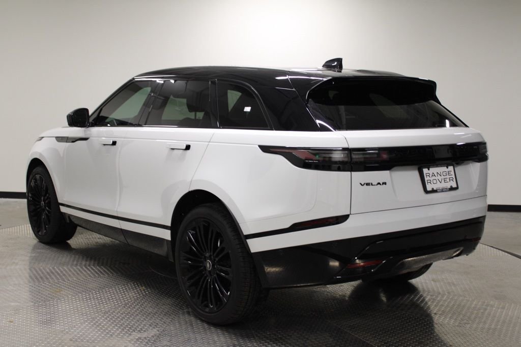 Used 2026 Fuji White Land Rover Dynamic SE image 3