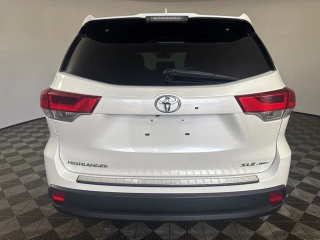 Used 2018 Blizzard Pearl Toyota XLE image 23