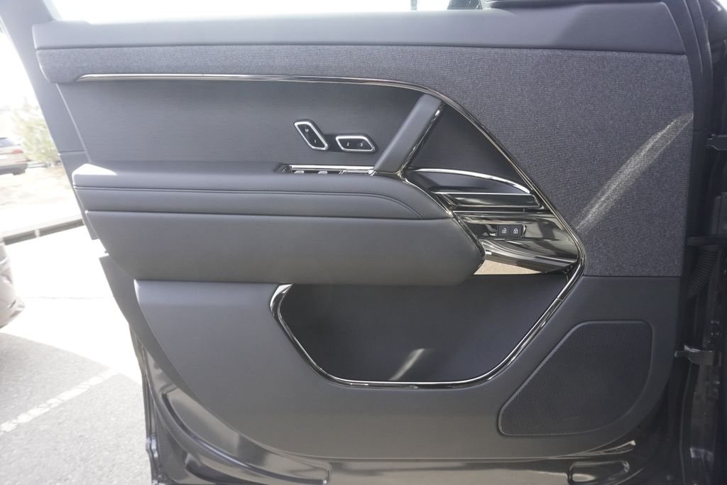 New 2026 Carpathian Grey Land Rover SE image 17