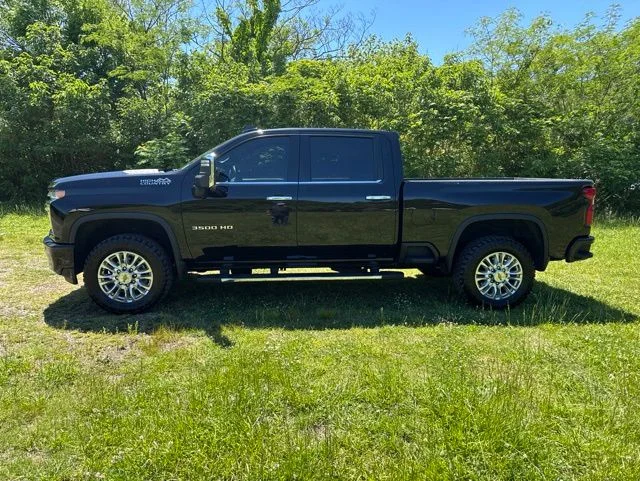 Used 2022 Black Chevrolet High Country image 5