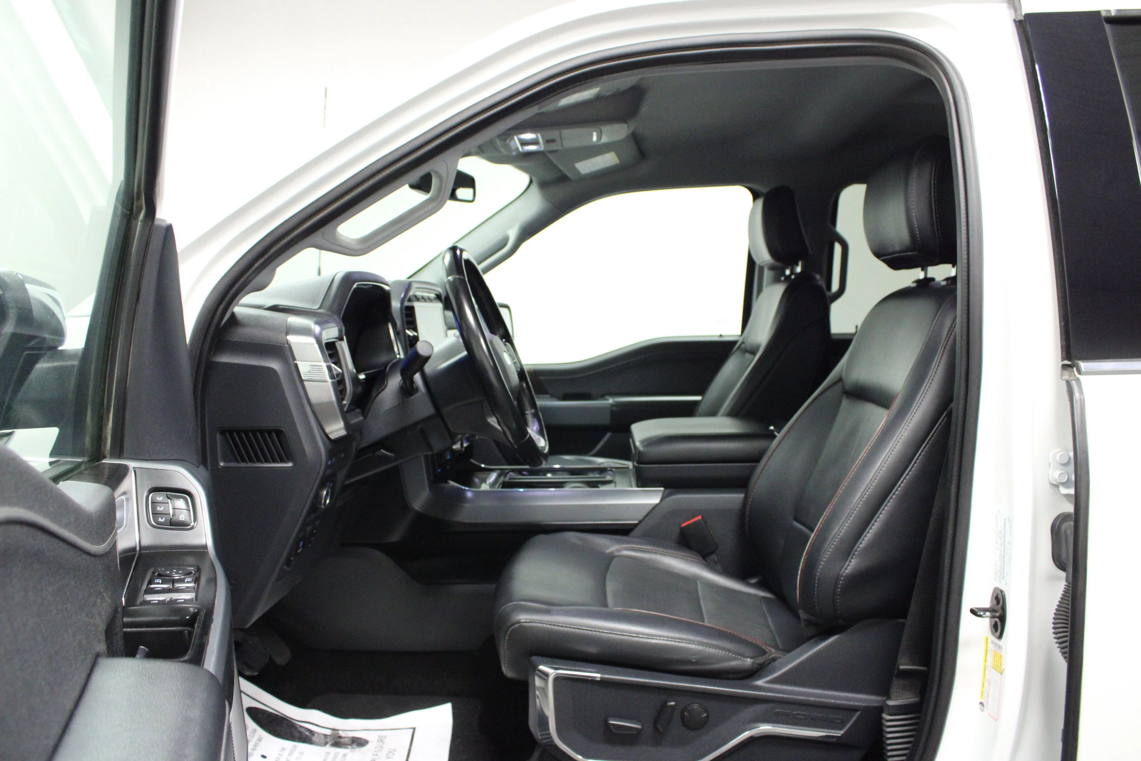 Used 2022 Star White Metallic Tri-Coat Ford LARIAT image 12
