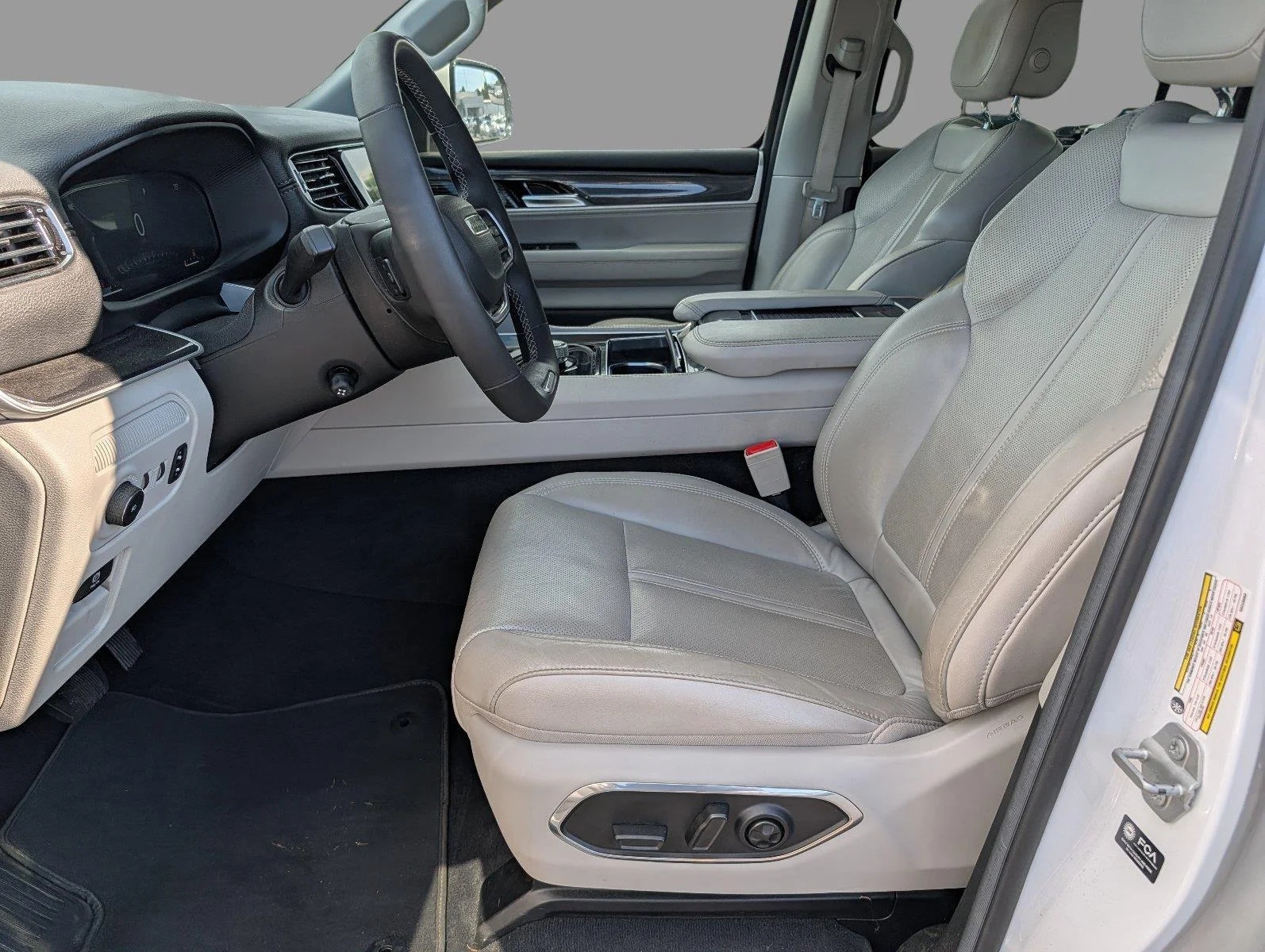 Used 2022 Bright White Clearcoat Jeep Series I image 10