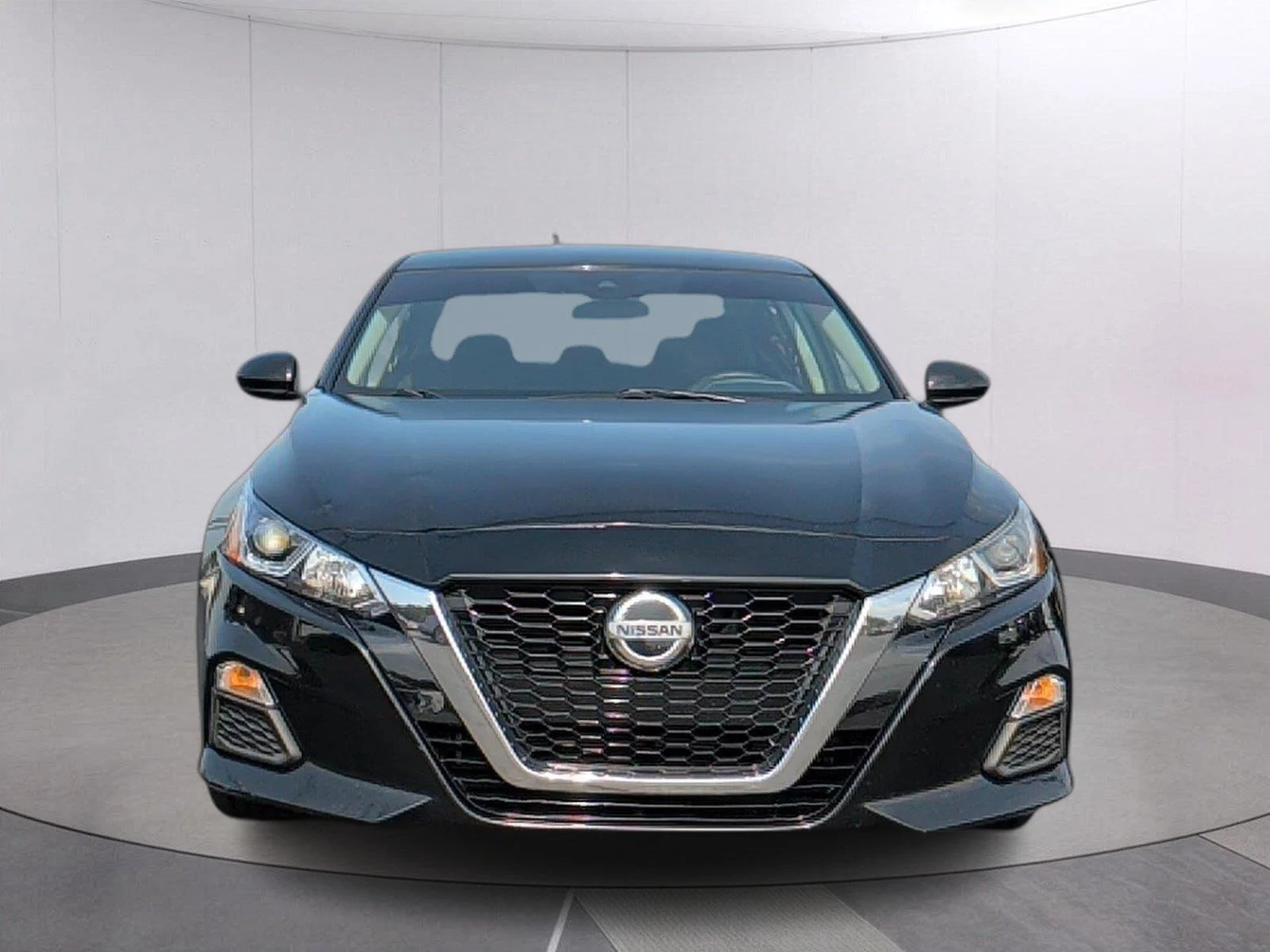 Used 2021 Glacier White Nissan 2.5 S image 8