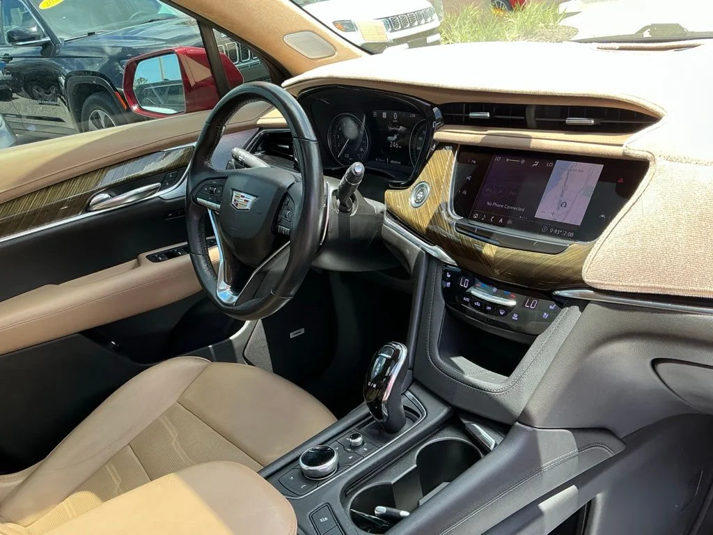 Used 2020 Red Cadillac Sport image 27