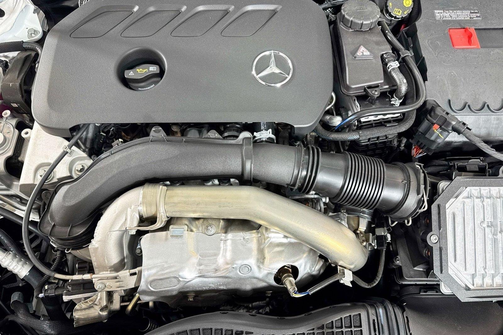New 2026 Polar White Mercedes-Benz GLB 250 image 28