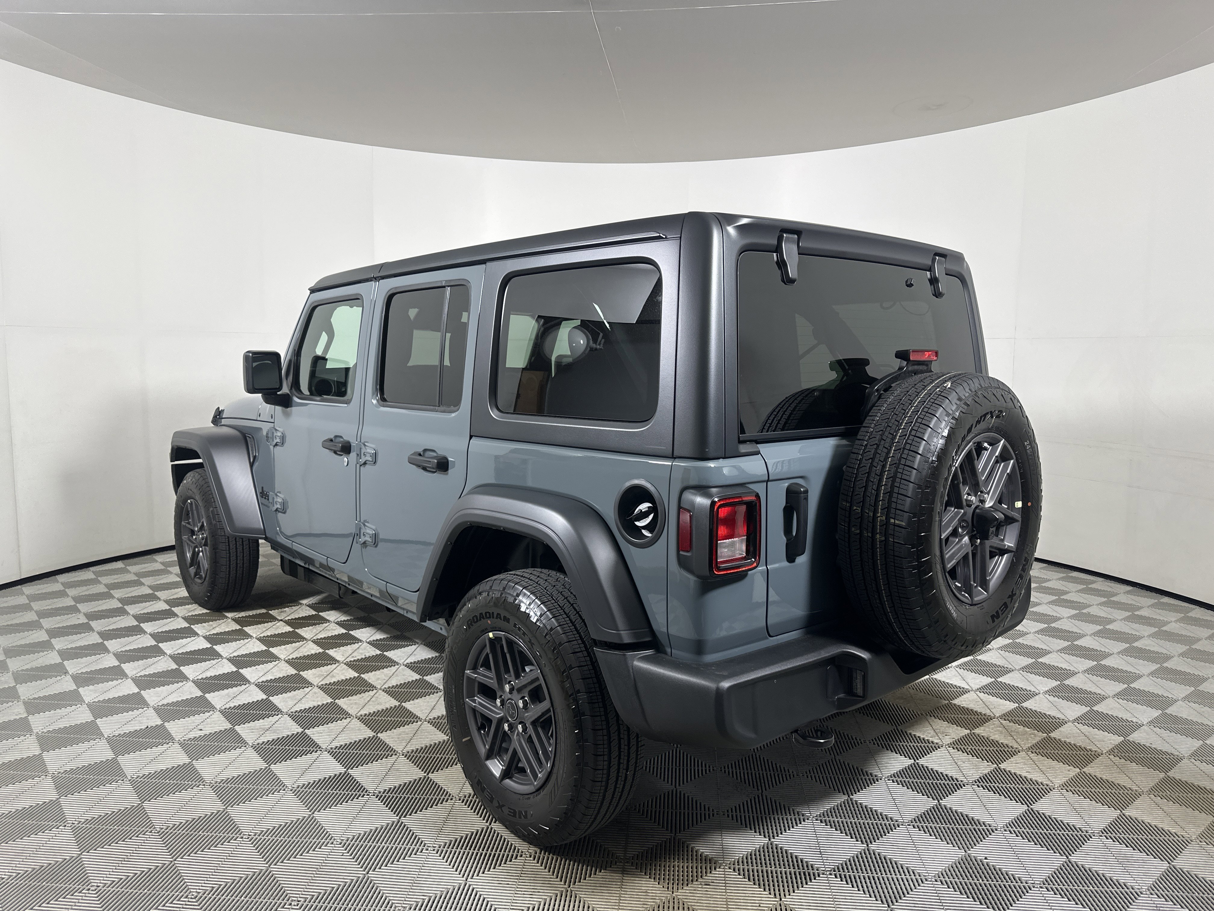 New 2026 Anvil Clear-Coat Exterior Paint Jeep Sport S image 5