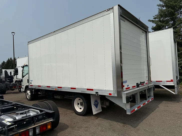 Used 2024 White Isuzu 18ft Box Truck image 2