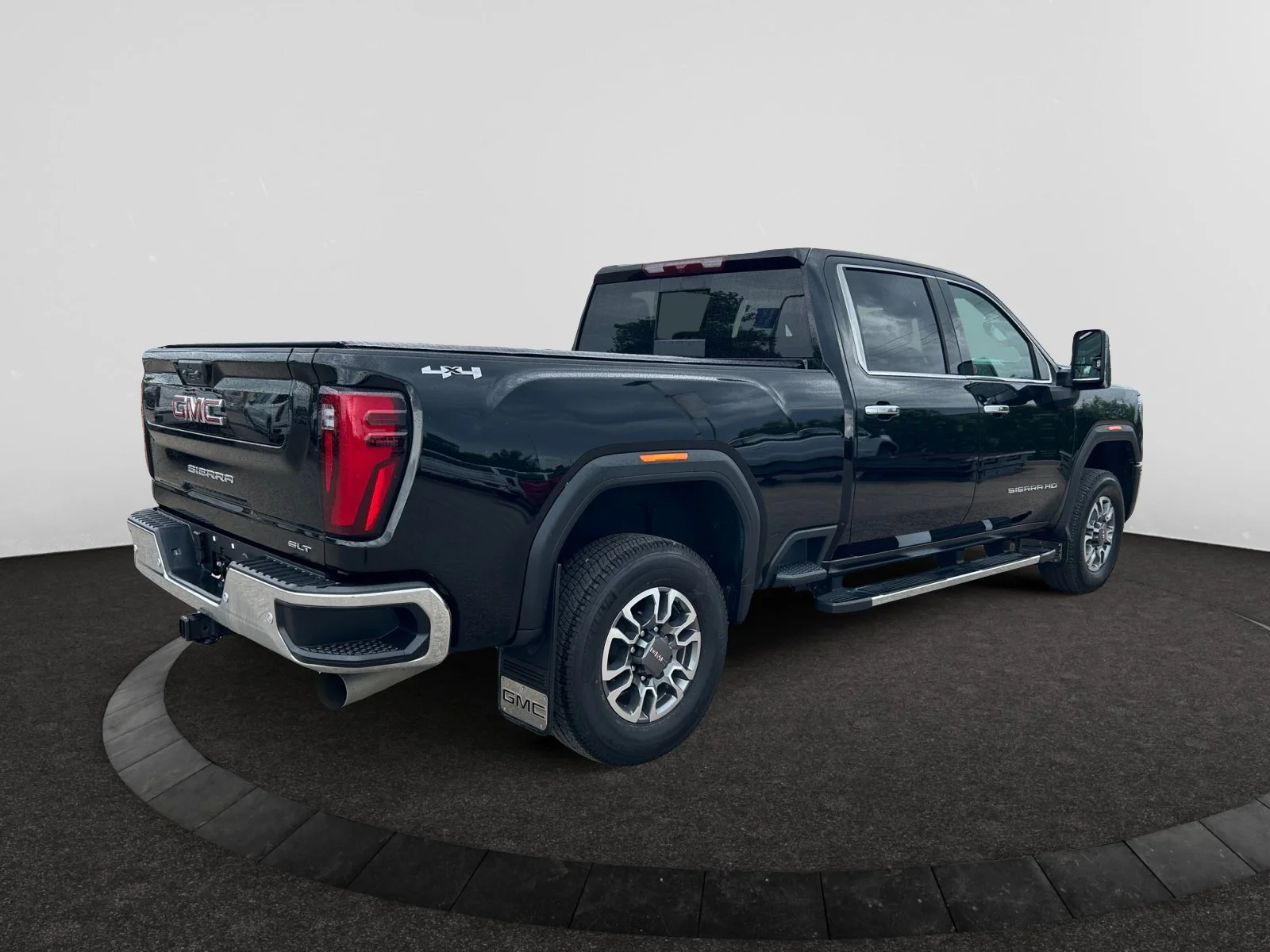Used 2025 Onyx Black GMC SLT Crew 6.6L DIESEL Leather Sunroof 4x4 image 5