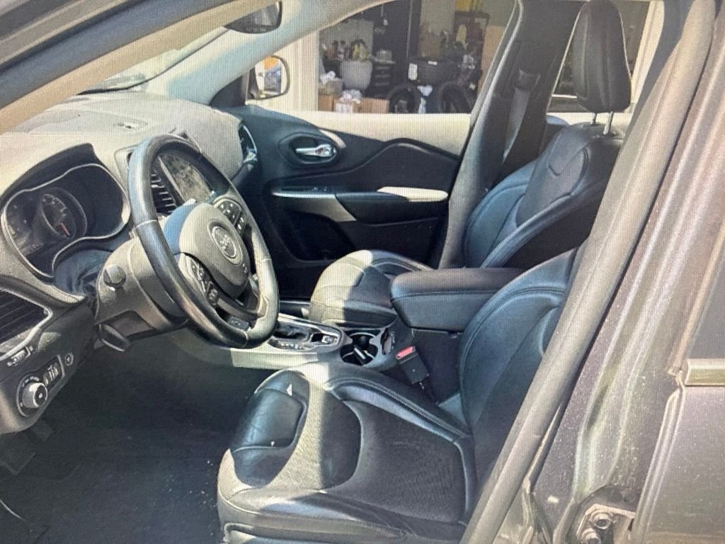 Used 2019 Gray Jeep Limited image 5