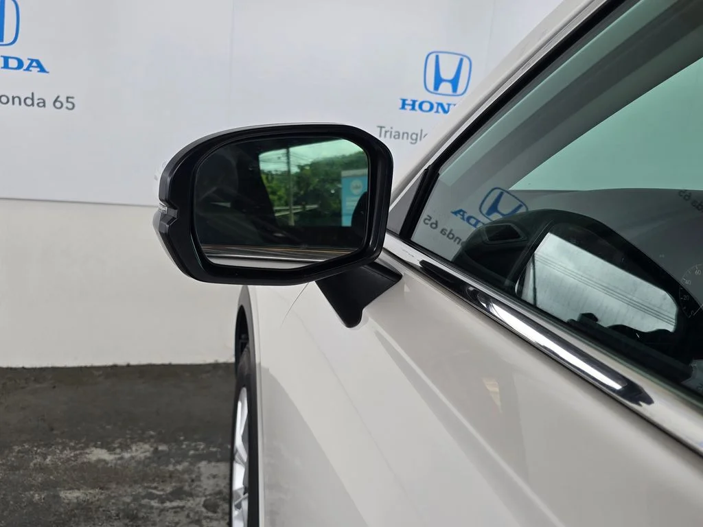 Used 2025 White Honda LX image 28