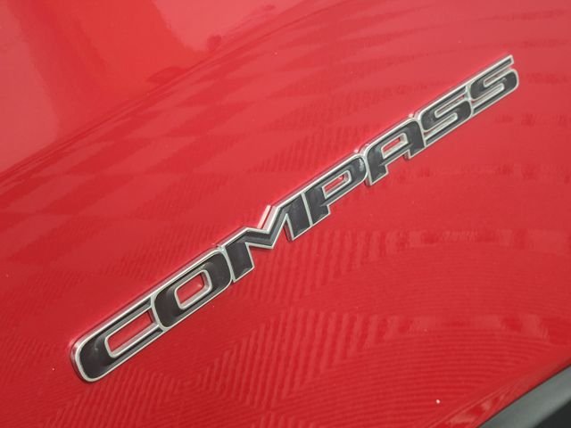 Used 2017 Red Jeep Latitude image 9