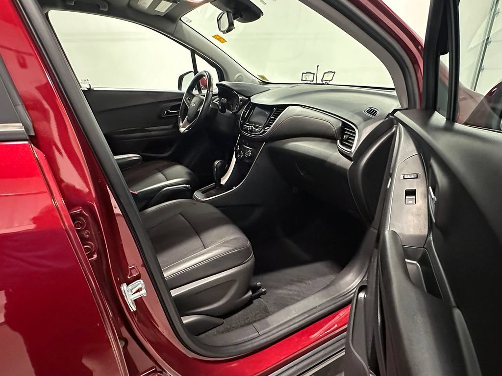 Used 2022 Crimson Metallic Chevrolet LT image 26
