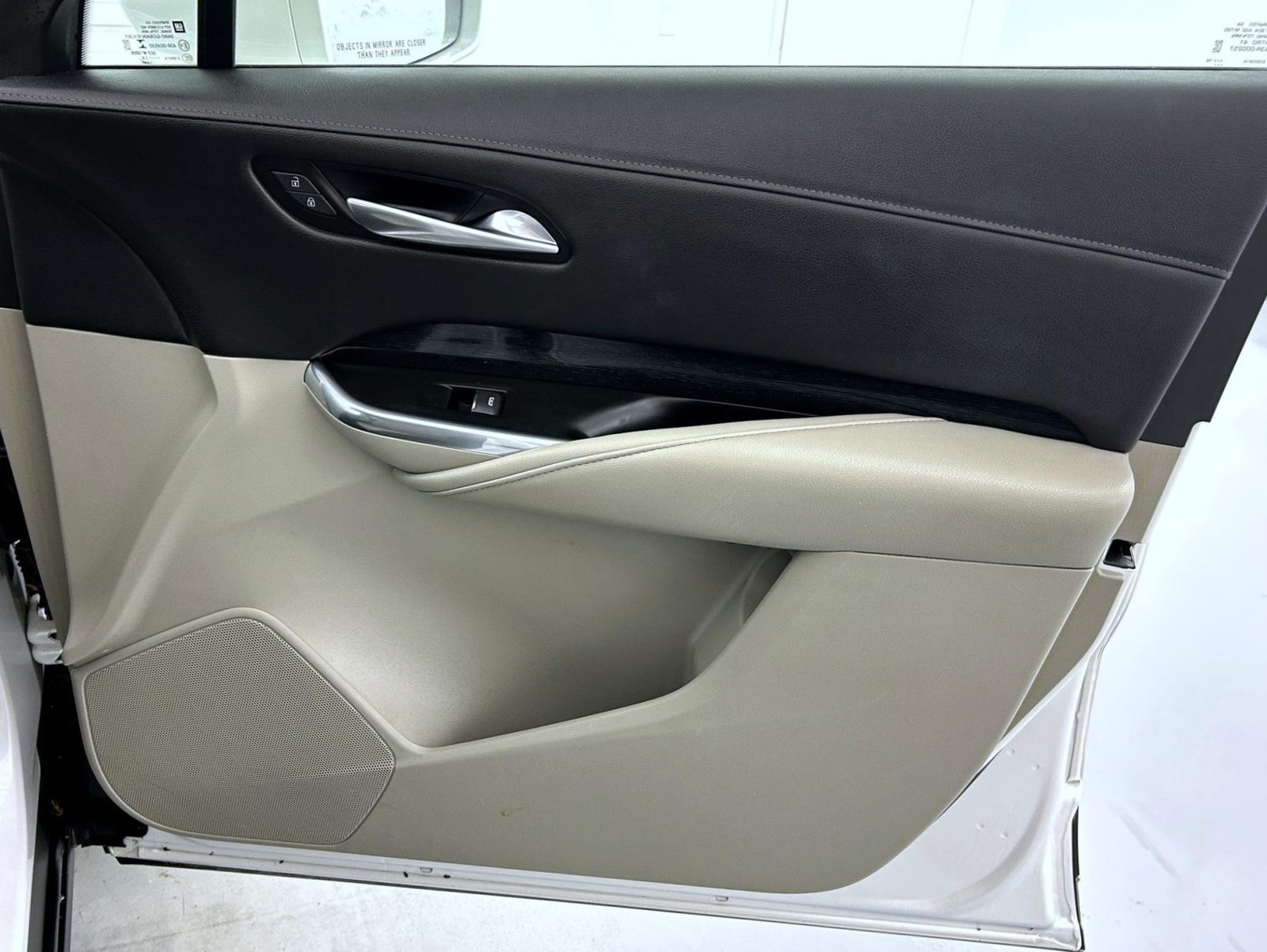 Used 2019 White Cadillac Premium Luxury image 27