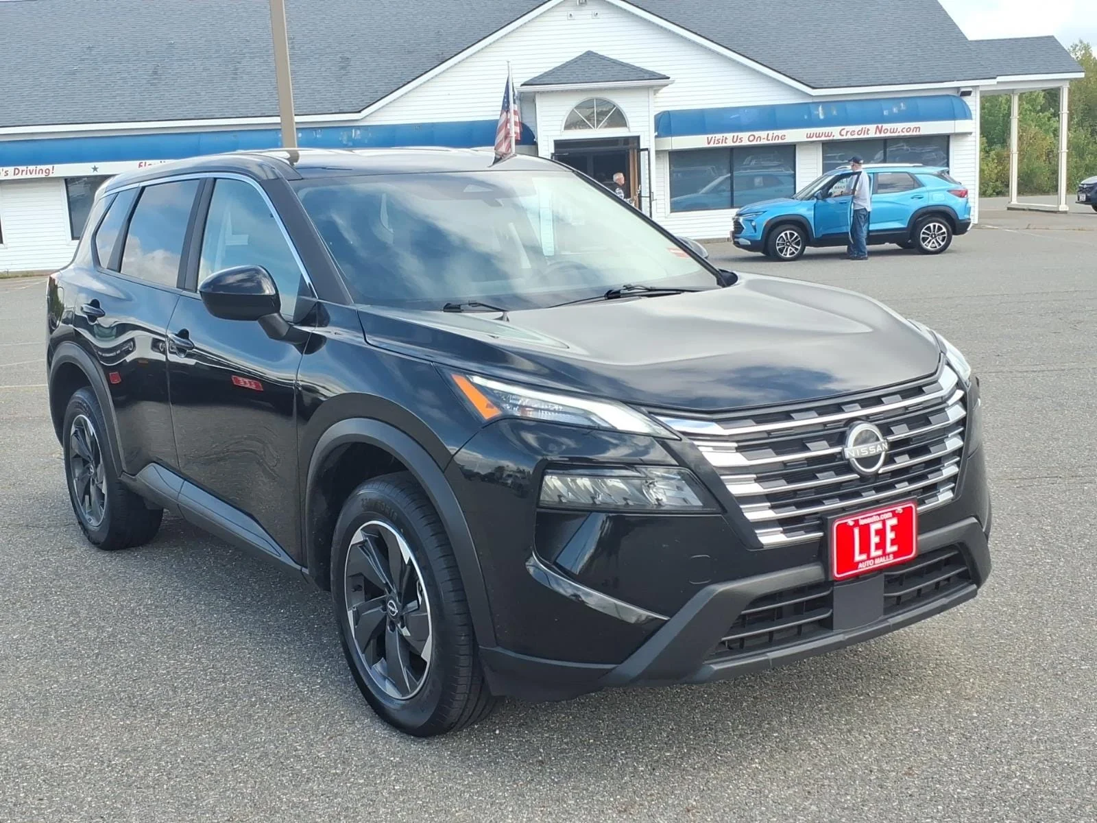 Used 2025 Super Black Nissan SV image 3
