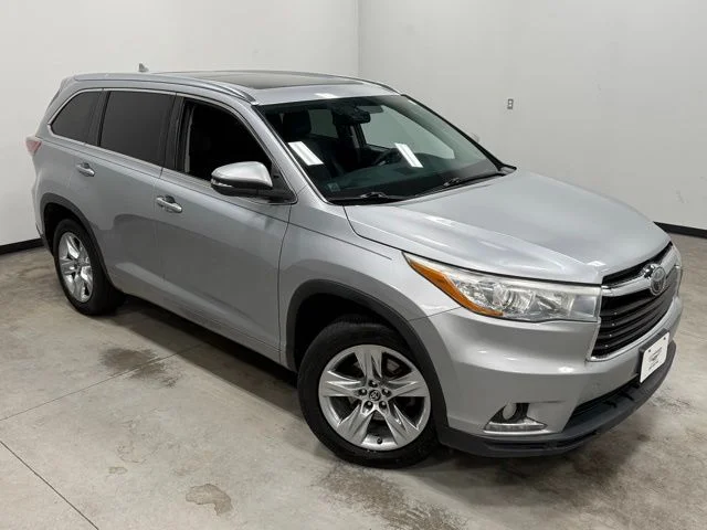 Used 2016 Silver Toyota Limited Platinum V6 image 44