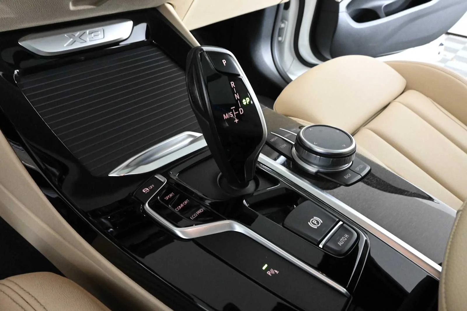 Used 2020 Mineral White Metallic BMW sDrive30i image 29