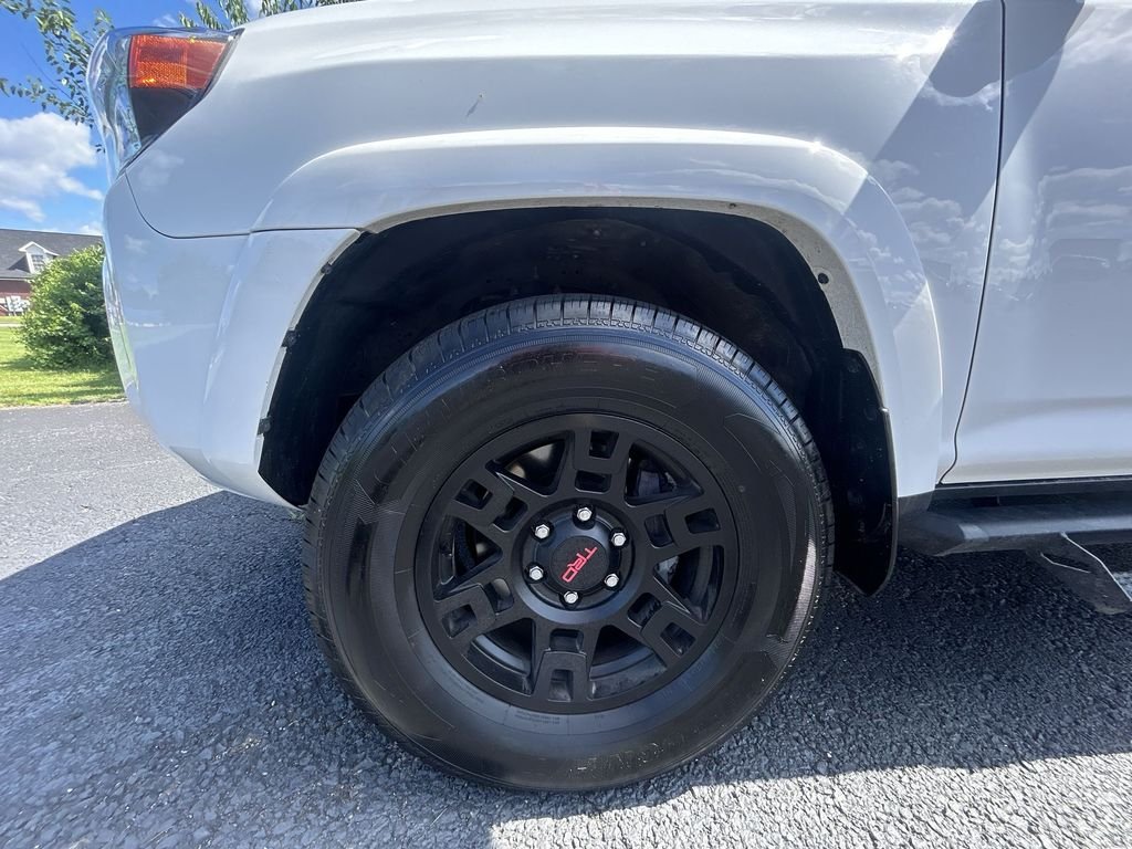Used 2023 White Toyota SR5 image 15