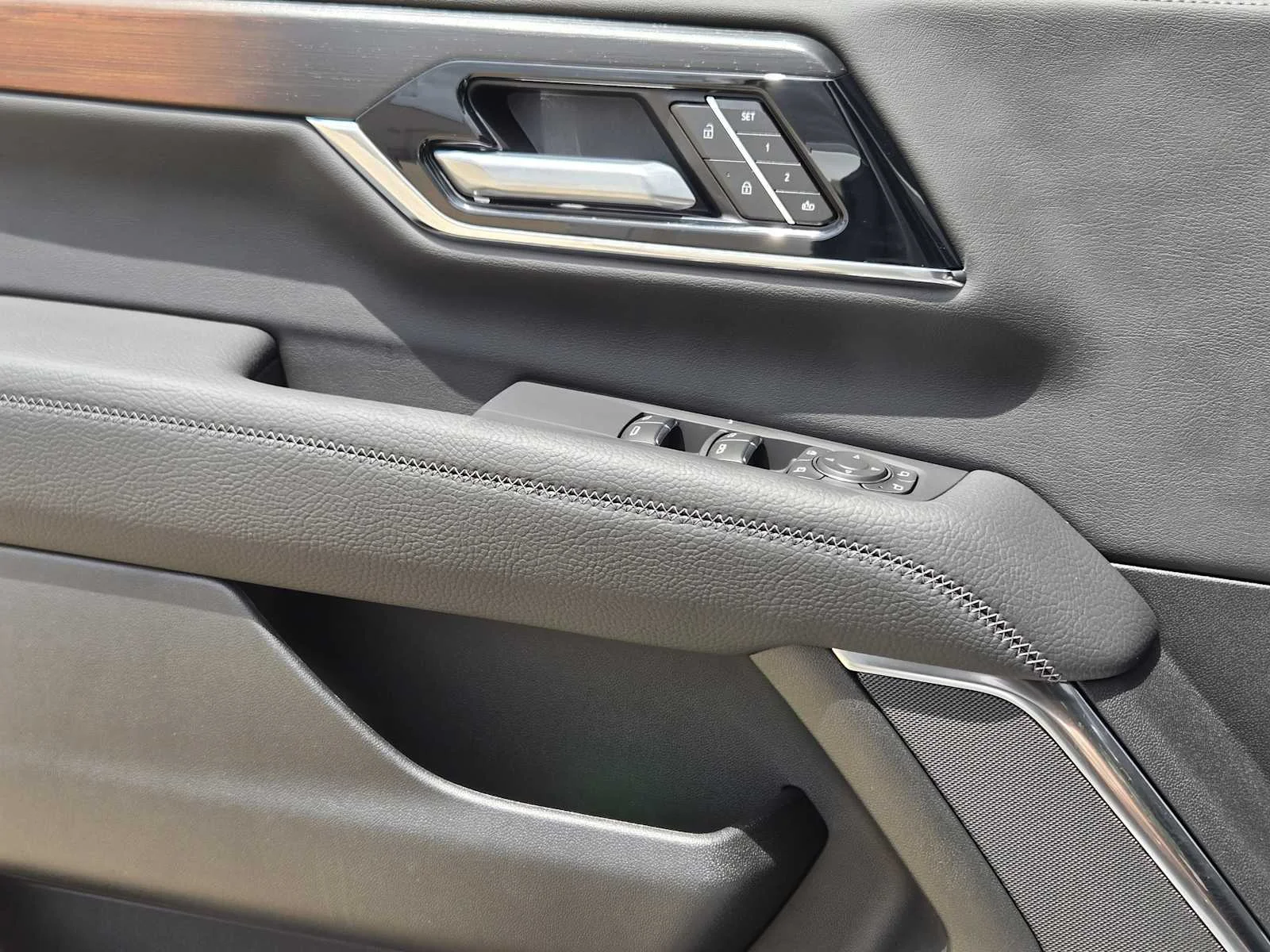 2026 GMC Yukon XL Denali - Photo 15