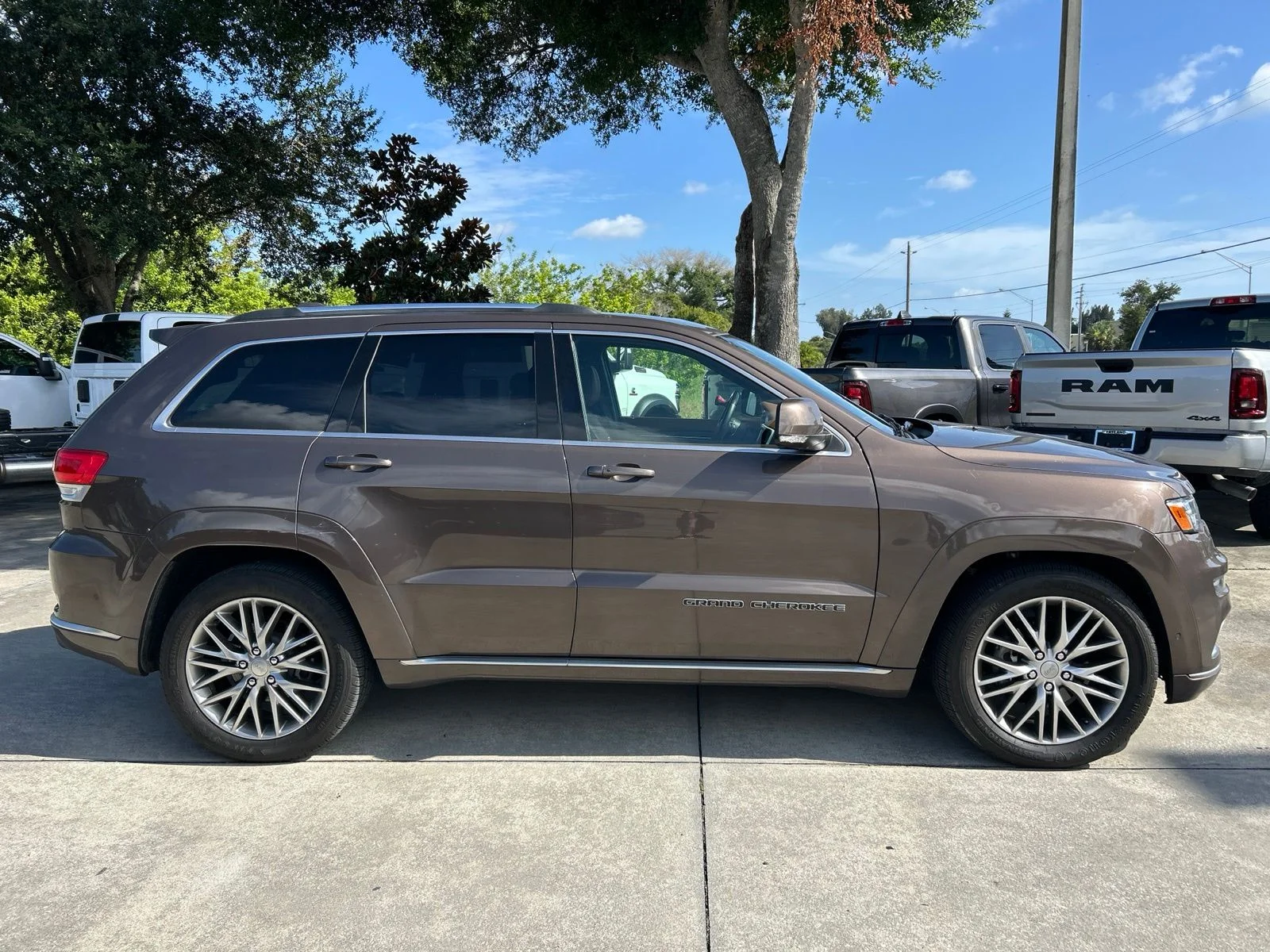 Used 2018 Brown Metallic Jeep Summit image 6