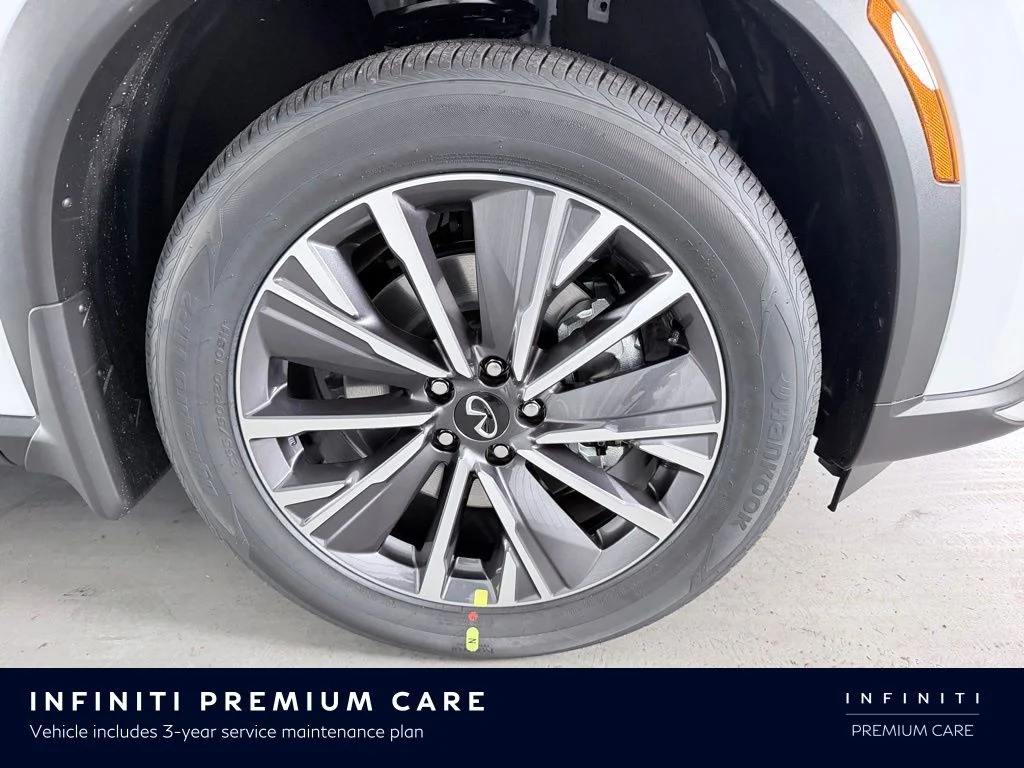 New 2026 RADIANT WHITE INFINITI Luxe FWD image 4