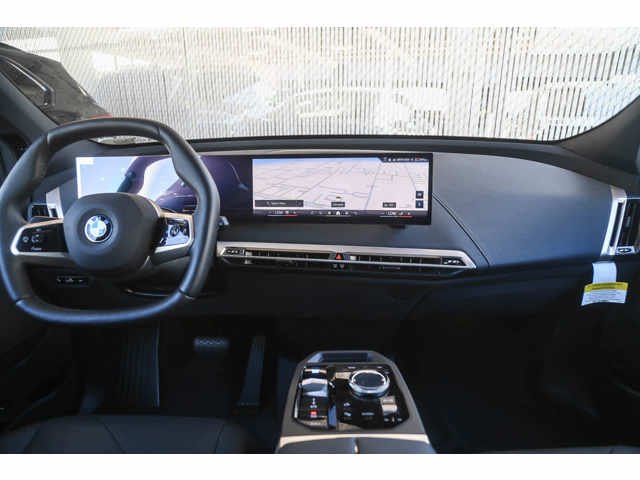 Used 2026 Alpine White BMW xDrive60 image 9