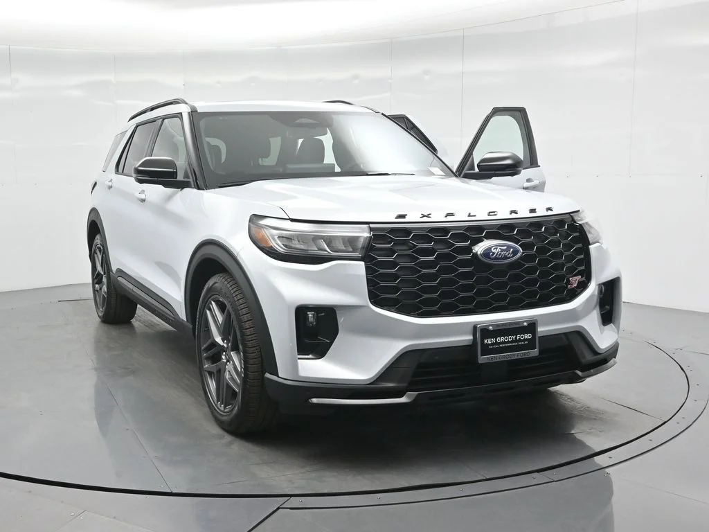 New 2026 Space White Metallic Ford ST image 30