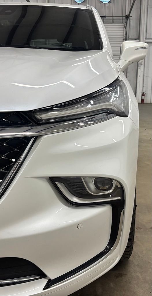 Used 2022 White Buick Avenir image 9