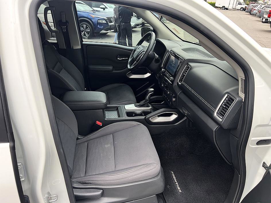 Used 2023 Glacier White Nissan SV image 17