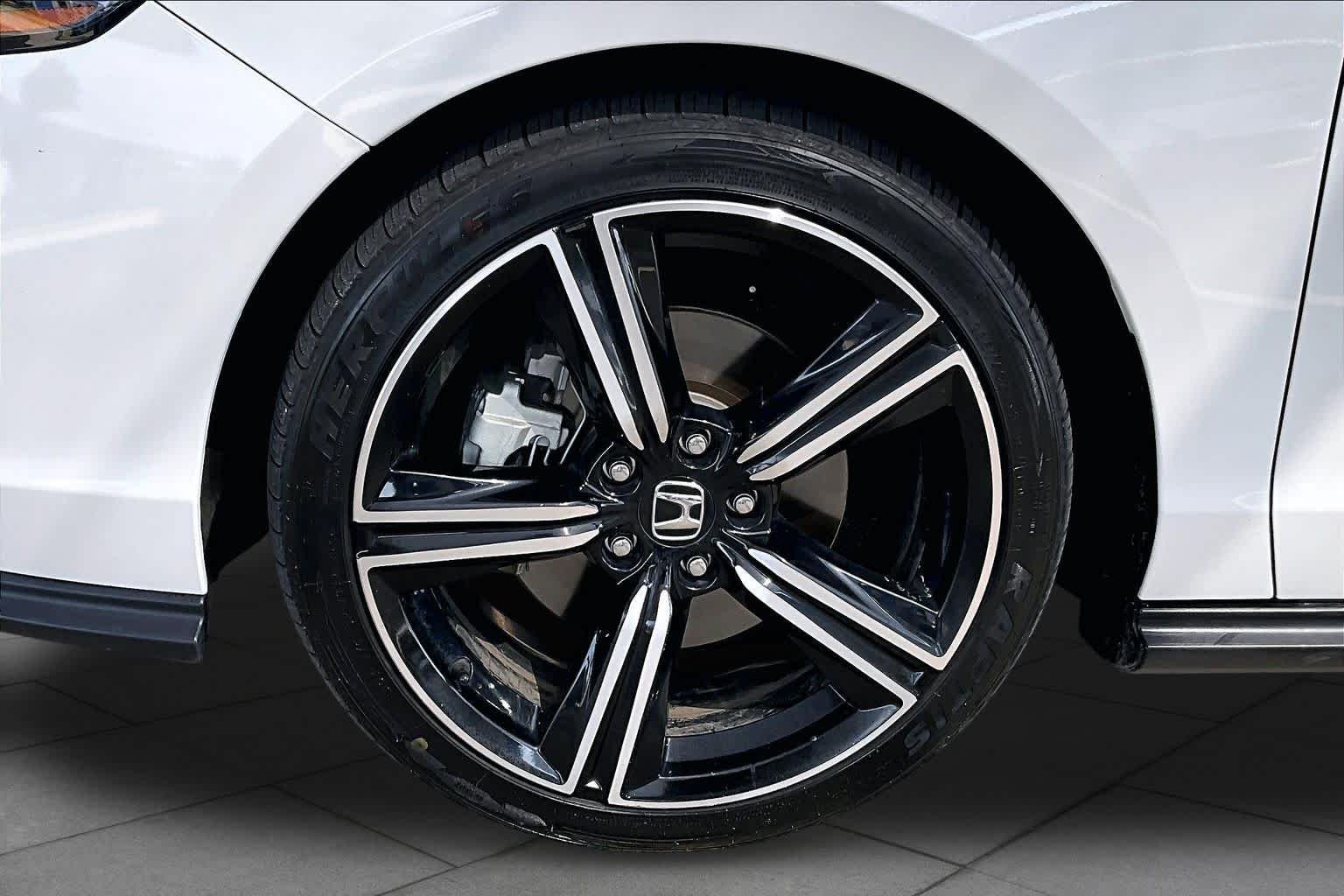 Used 2023 Platinum White Pearl Honda Sport image 11