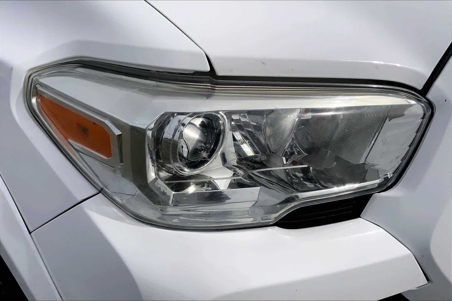Used 2021 Super White Toyota SR5 image 27