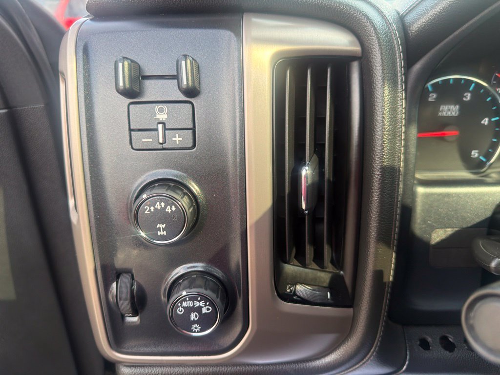 Used 2018 Green GMC Denali image 11