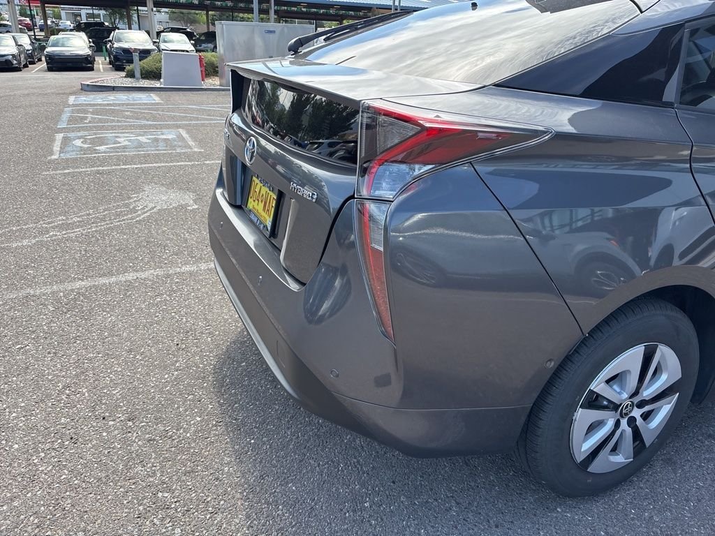 Used 2018 Gray Toyota Two image 17