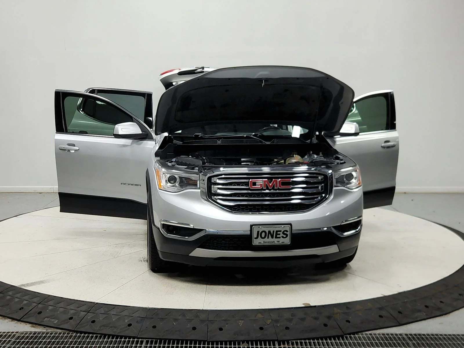 Used 2018 Silver GMC SLE-2 image 11