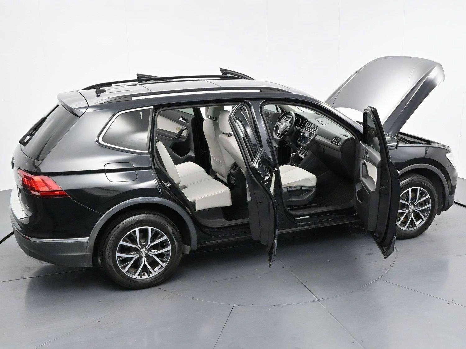 Used 2020 Deep Black Pearl Volkswagen SE image 40
