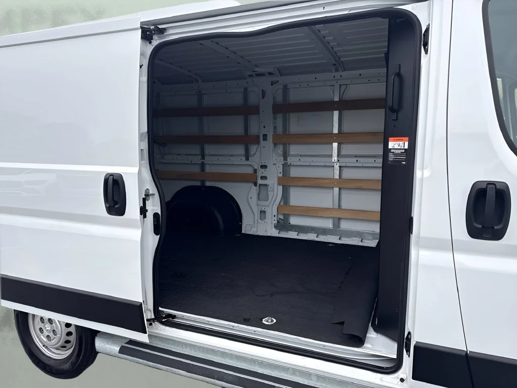 Used 2025 White Ram Base image 21
