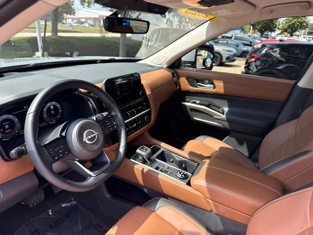 Used 2025 Boulder Gray Nissan Platinum image 17