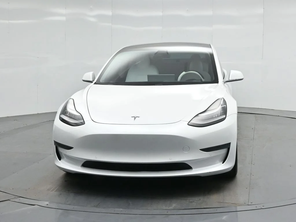 Used 2020  Tesla Standard Range Plus image 50