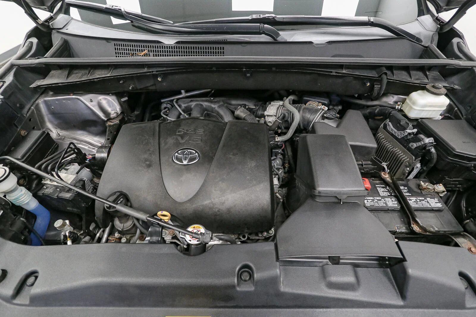 Used 2019 Predawn Gray Mica Toyota LE image 13
