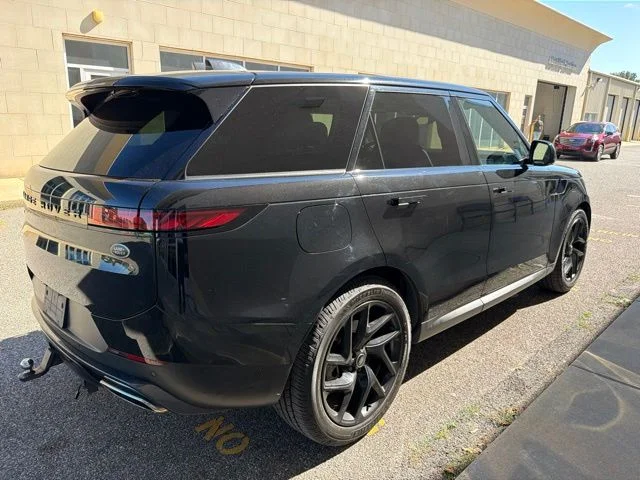 Used 2023 Santorini Black Metallic Land Rover SE image 4