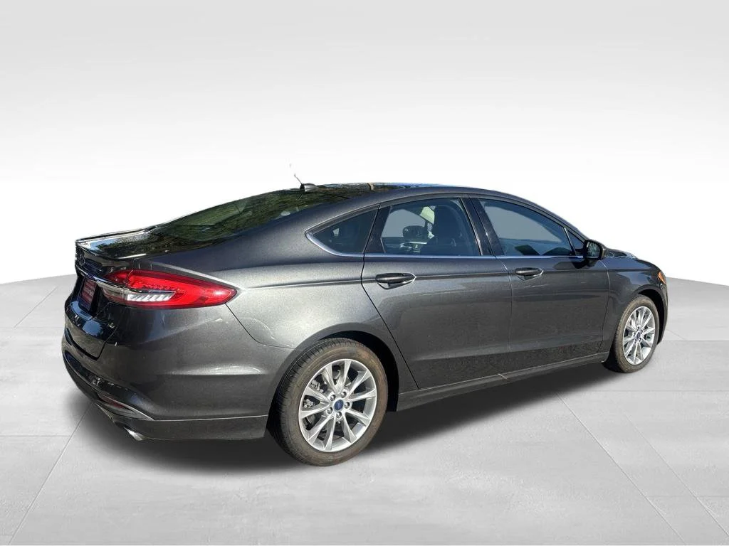 Used 2017 Gray Ford SE image 5