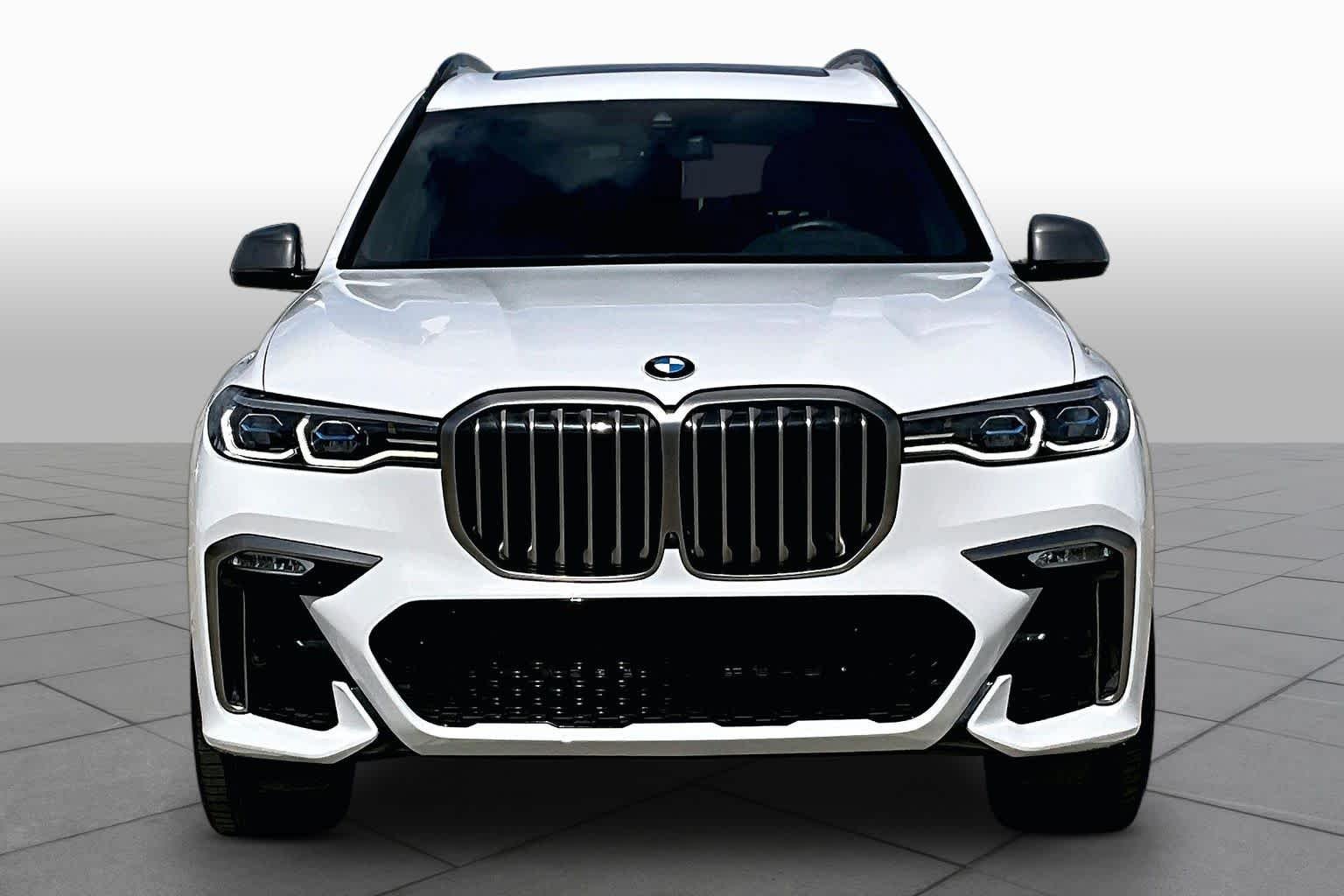 Used 2022 Alpine White BMW M50i image 3