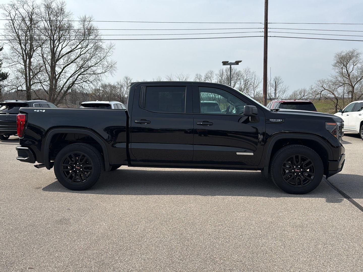 Used 2025 Onyx Black GMC Elevation image 7