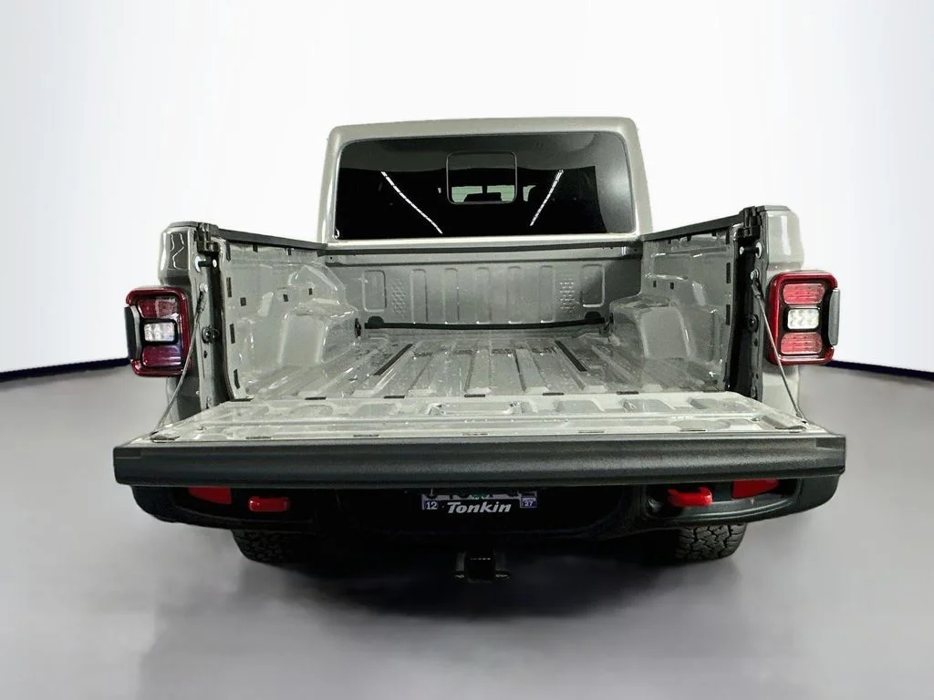 Used 2023 Sting-Gray Clearcoat Jeep Rubicon image 27