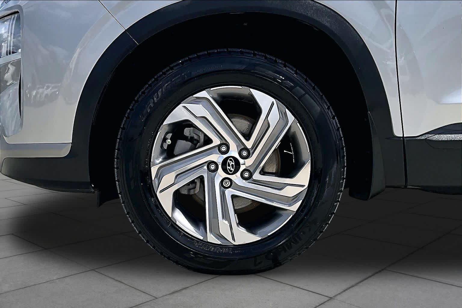 Used 2023 Shimmering Silver Hyundai SEL image 11