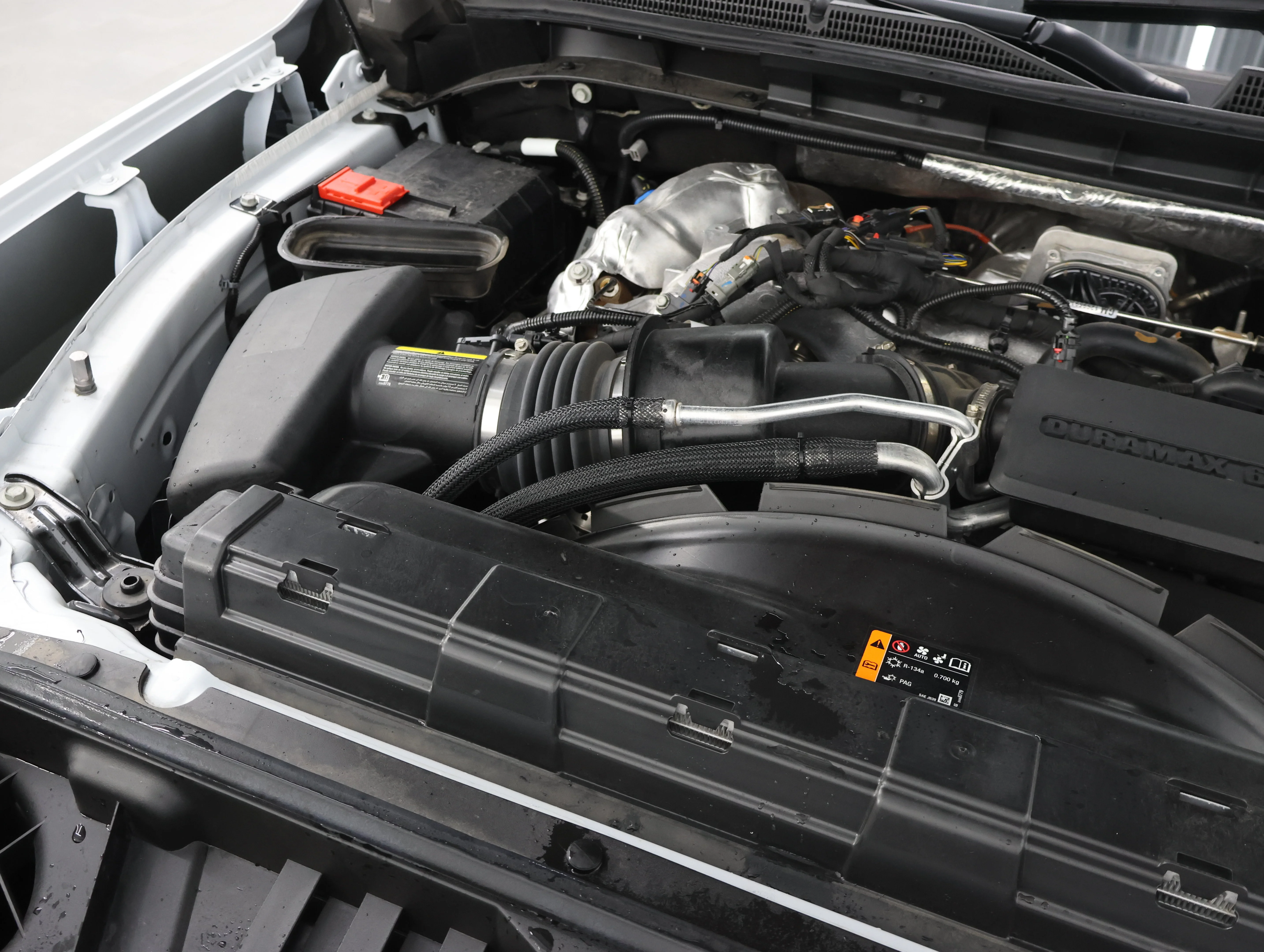 Used 2025 Summit White GMC SLE image 18
