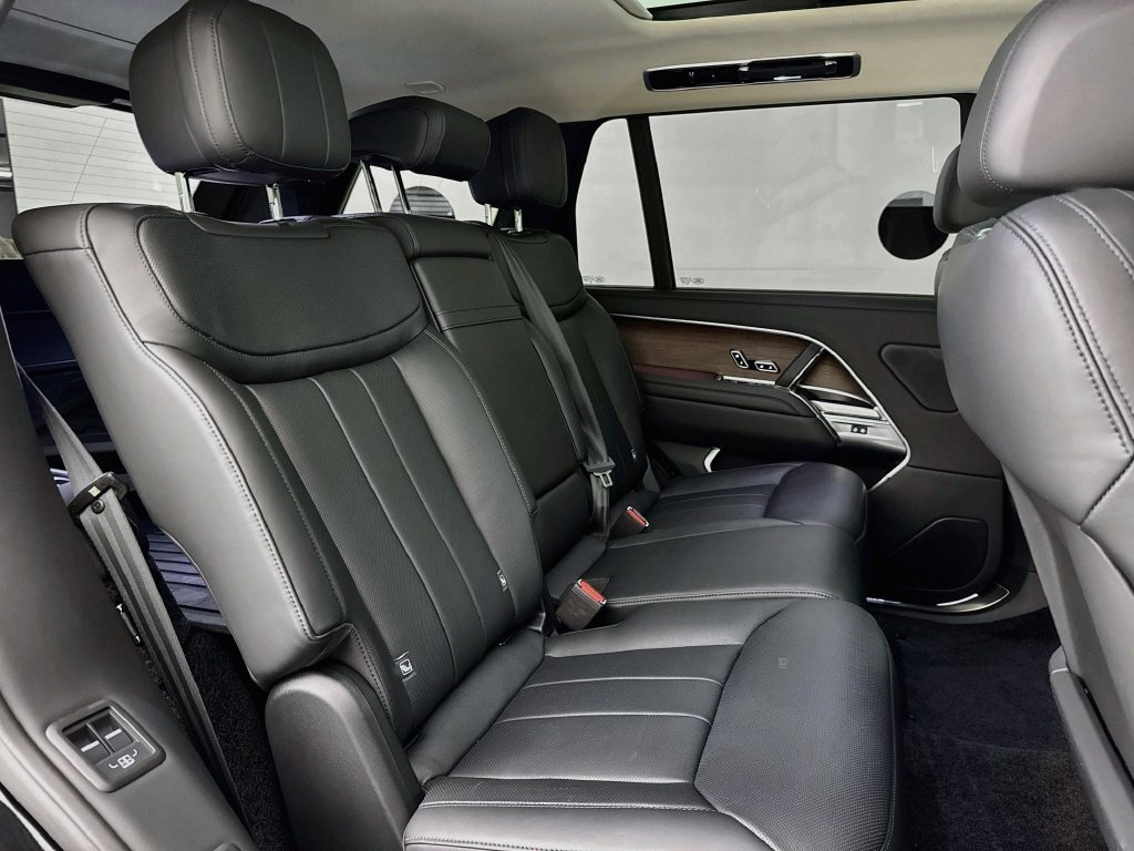 Certified Used 2025 Black Land Rover SE image 28